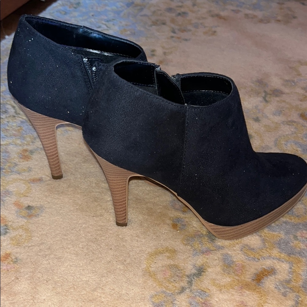 Lola Black Heeled Boots Sleek Design
